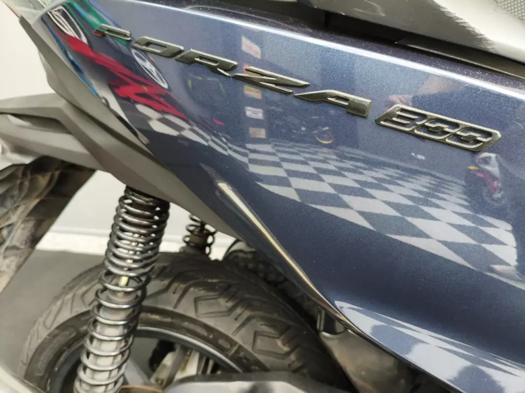Honda Forza 2018 - 3890 EUR, 41000 km - AUTO.MOTO.pt - 41000km - foto 6 de 21