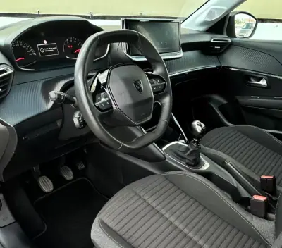 Peugeot 208 2024 - 17600 EUR, 44185 km - 44185km - foto 4 de 9
