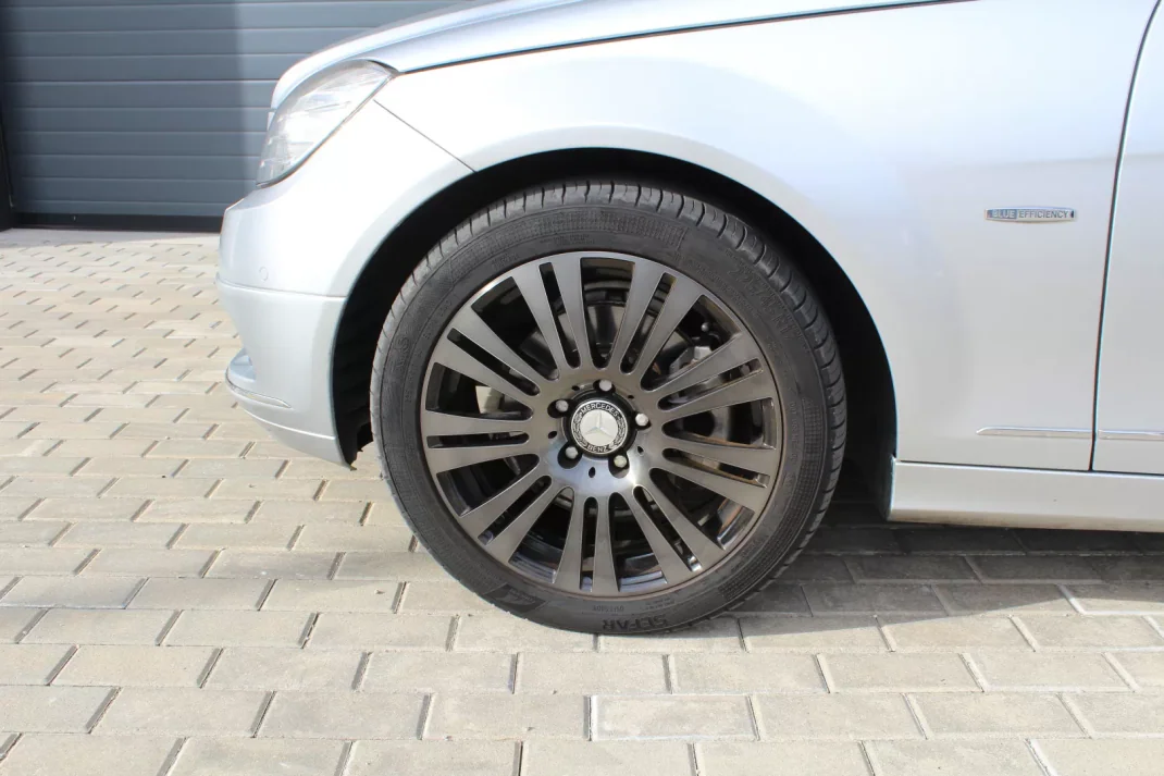 Mercedes-Benz C 250 2008 - 12990 EUR, 241176 km - AUTO.MOTO.pt - 241176km - foto 18 de 18