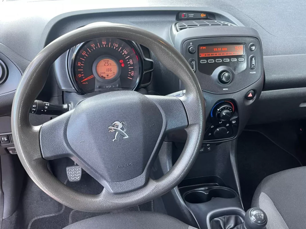 Peugeot 108 2015 - 8300 EUR, 118000 km - 118000km - foto 6 de 8