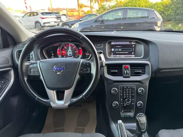 Volvo V40 Cross Country 2013 - 13500 EUR, 164000 km - AUTO.MOTO.pt - 164000km - foto 9 de 38