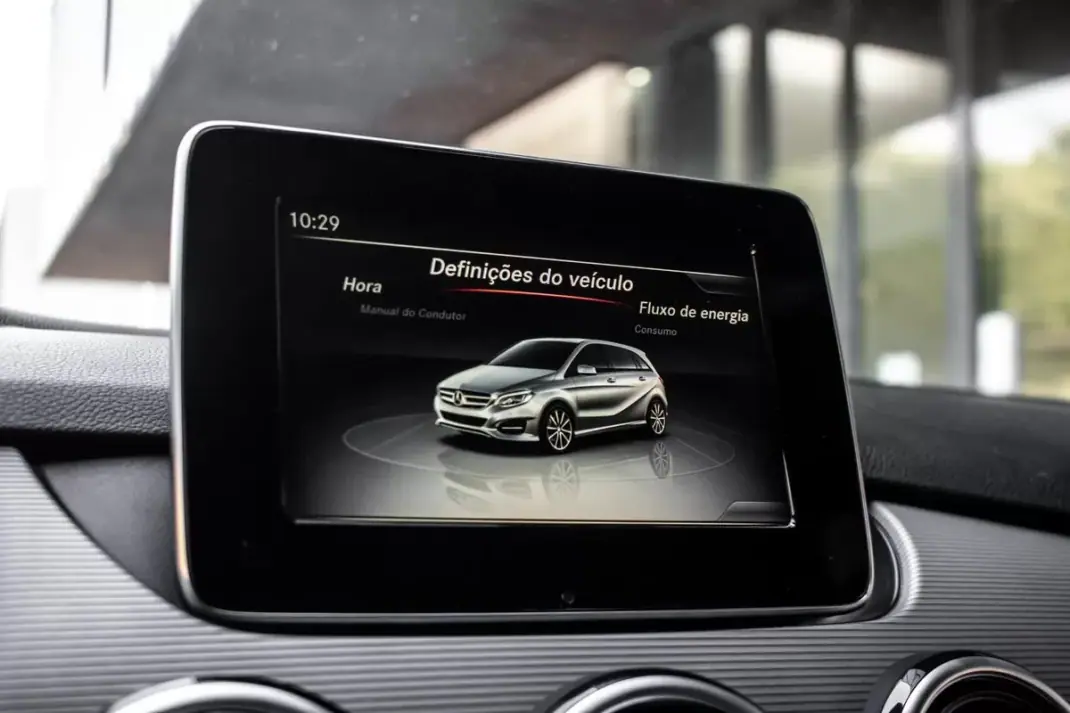 Mercedes-Benz B 250 2017 - 13990 EUR, 85144 km - AUTO.MOTO.pt - 85144km - foto 43 de 44