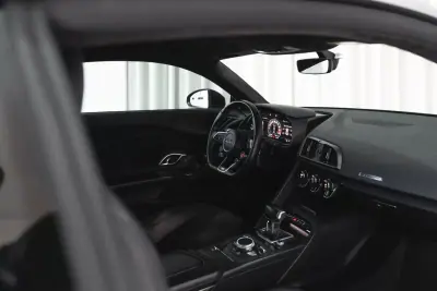 Audi R8 Coupé 2016 - 129950 EUR, 87000 km - AUTO.MOTO.pt - 87000km - foto 32 de 51