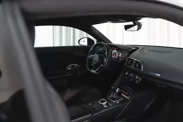 Audi R8 Coupé 2016 - 129950 EUR, 87000 km - AUTO.MOTO.pt - 87000km - foto 32 de 51