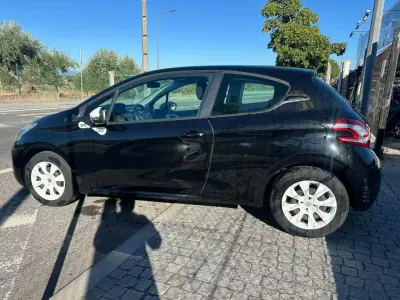 Peugeot 208 2014 - 9900 EUR, 73804 km - 73804km - foto 3 de 29
