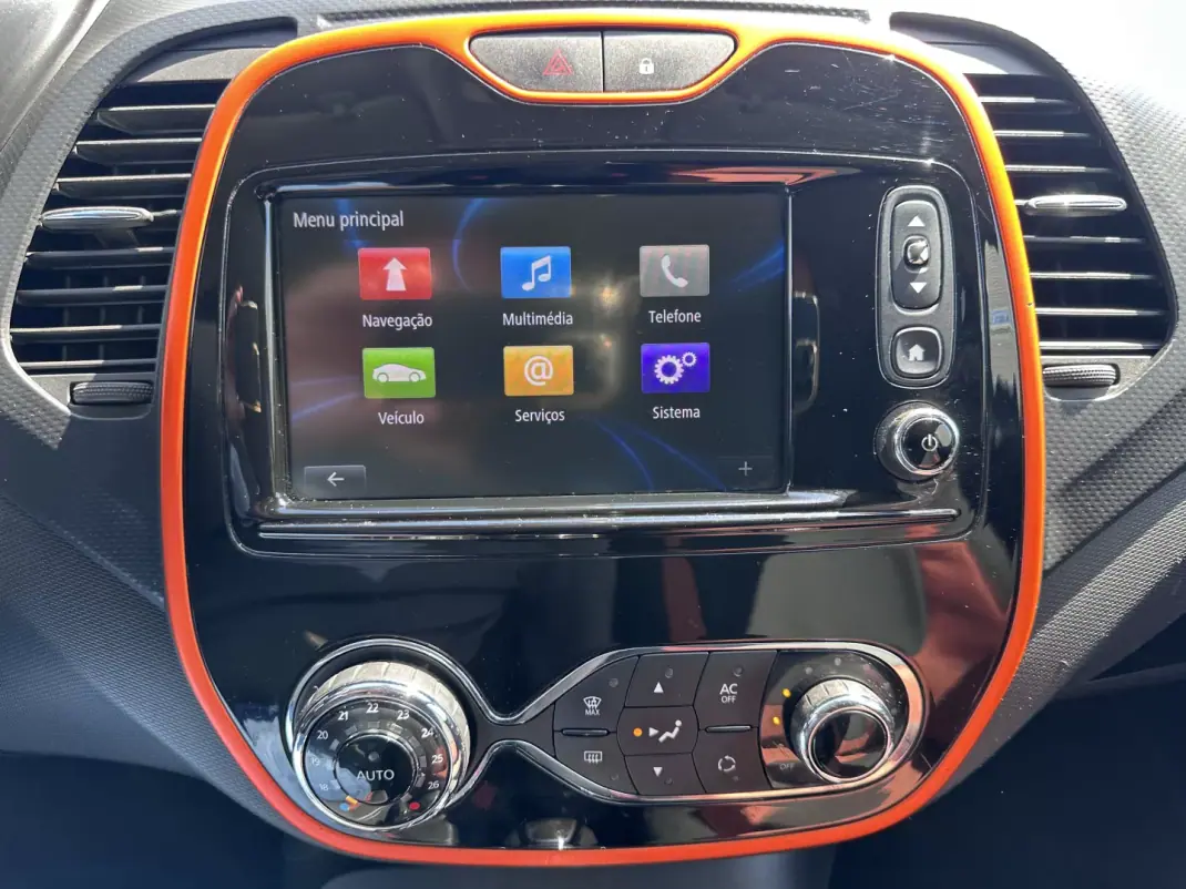 Renault Captur 2014 - 9900 EUR, 217000 km - AUTO.MOTO.pt - 217000km - foto 45 de 60