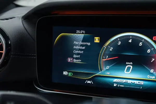 Mercedes-Benz AMG GT 2020 - 89950 EUR, 55000 km - AUTO.MOTO.pt - 55000km - foto 28 de 44