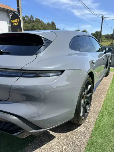 Porsche Taycan Sport Turismo 2025 - 130000 EUR, 19000 km - AUTO.MOTO.pt - 19000km - foto 15 de 78