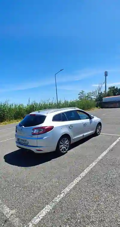 Renault Mégane Sport Tourer 2015 - 8200 EUR, 160000 km - AUTO.MOTO.pt - 160000km - foto 4 de 9