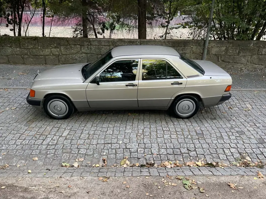 Mercedes-Benz 190 1993 - 14900 EUR, 41200 km - 41200km - foto 38 de 40