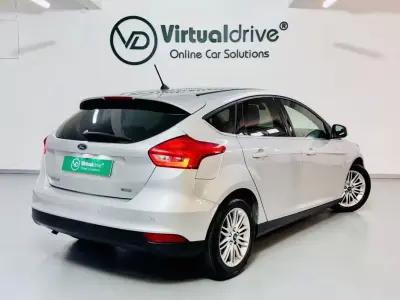 Ford Focus 2018 - 9950 EUR, 76000 km - AUTO.MOTO.pt - 76000km - foto 6 de 50