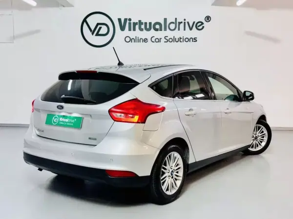 Ford Focus 2018 - 9950 EUR, 76000 km - AUTO.MOTO.pt - 76000km - foto 6 de 50