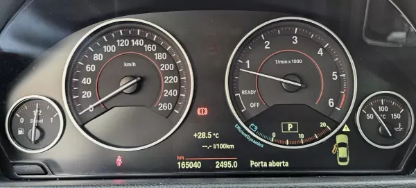 BMW 425 2015 - 26500 EUR, 170000 km - AUTO.MOTO.pt - 170000km - foto 12 de 34