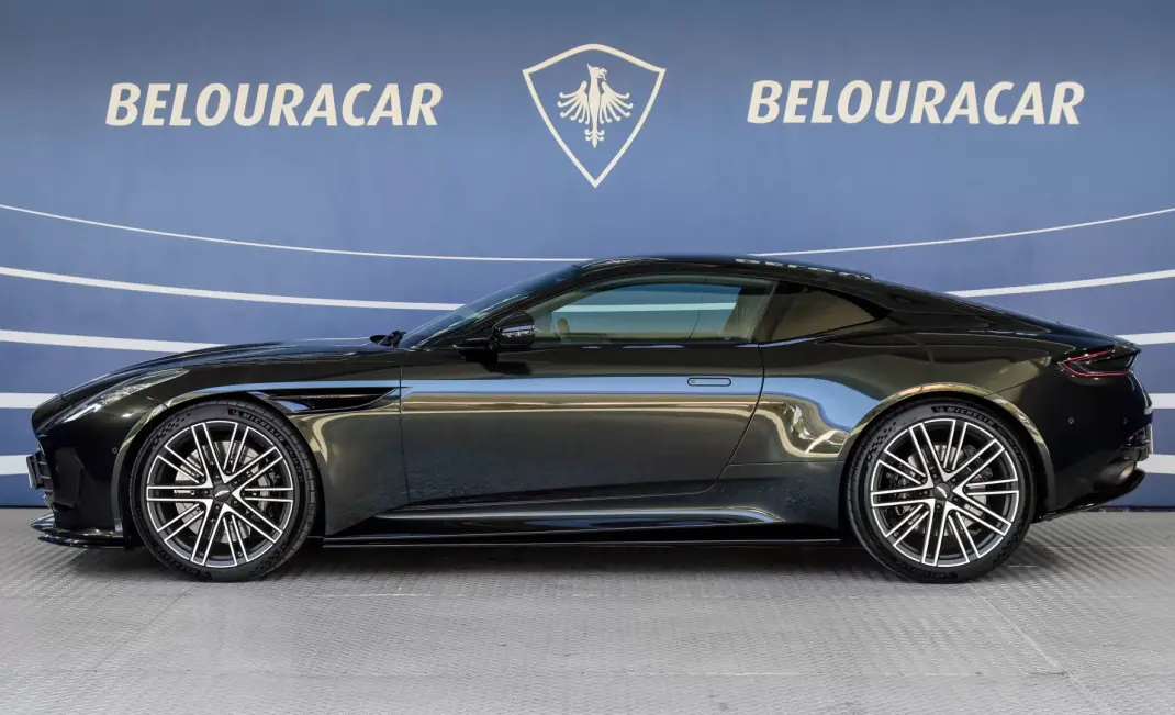 Aston Martin DB12 Coupé 2024 - 300000 EUR, 7650 km - AUTO.MOTO.pt - 7650km - foto 3 de 22