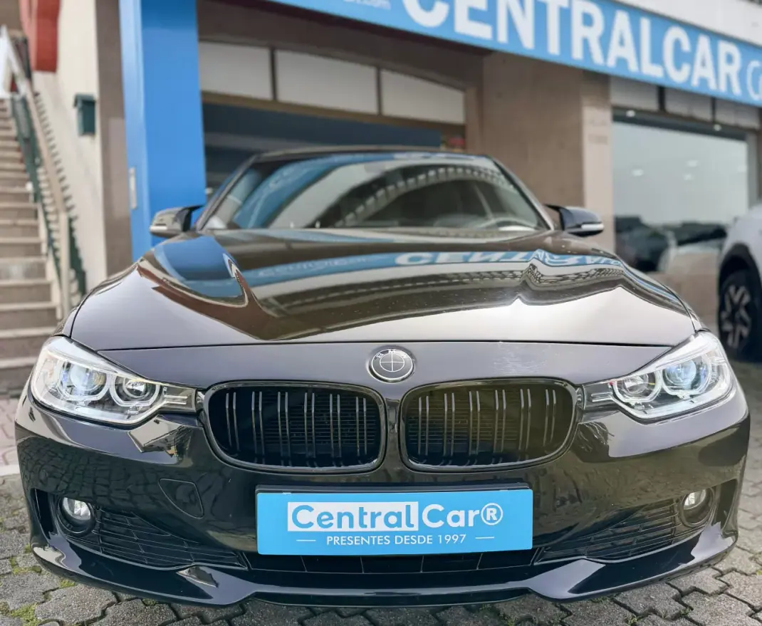 BMW 318 2013 - 15950 EUR, 229000 km - AUTO.MOTO.pt - 229000km - foto 3 de 27