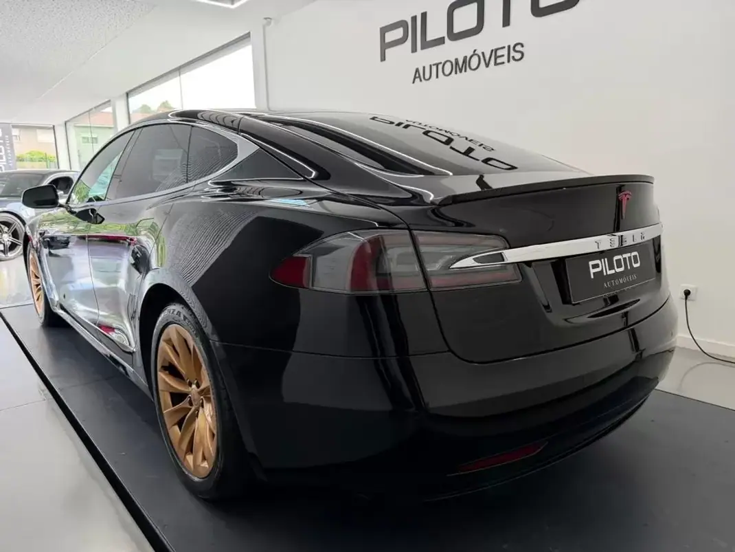 Tesla Model S 2017 - 19990 EUR, 237000 km - AUTO.MOTO.pt - 237000km - foto 5 de 37