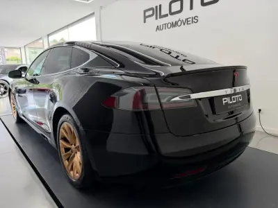 Tesla Model S 2017 - 19990 EUR, 237000 km - AUTO.MOTO.pt - 237000km - foto 5 de 37