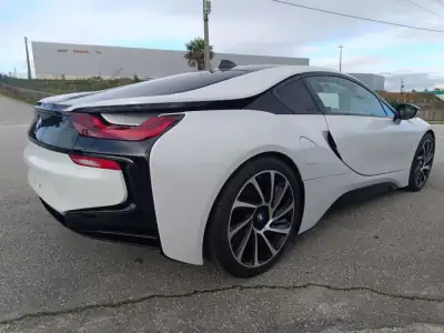 BMW i8 2016 - 71000 EUR, 140000 km - AUTO.MOTO.pt - 140000km - foto 10 de 25