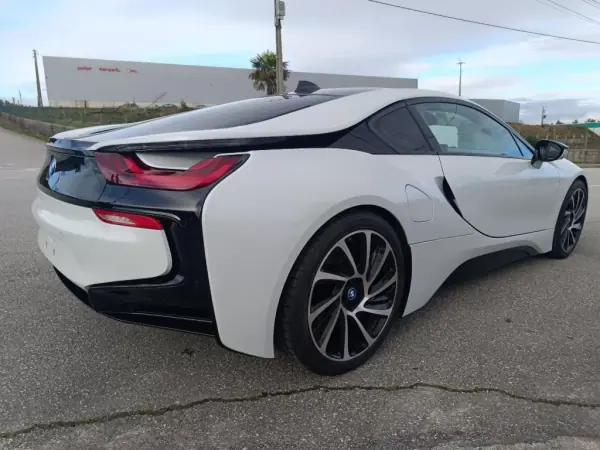 BMW i8 2016 - 71000 EUR, 140000 km - AUTO.MOTO.pt - 140000km - foto 10 de 25