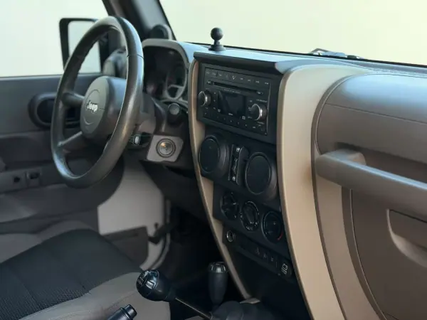 Jeep Wrangler Unlimited 2007 - 37500 EUR, 166959 km - 166959km - foto 10 de 16