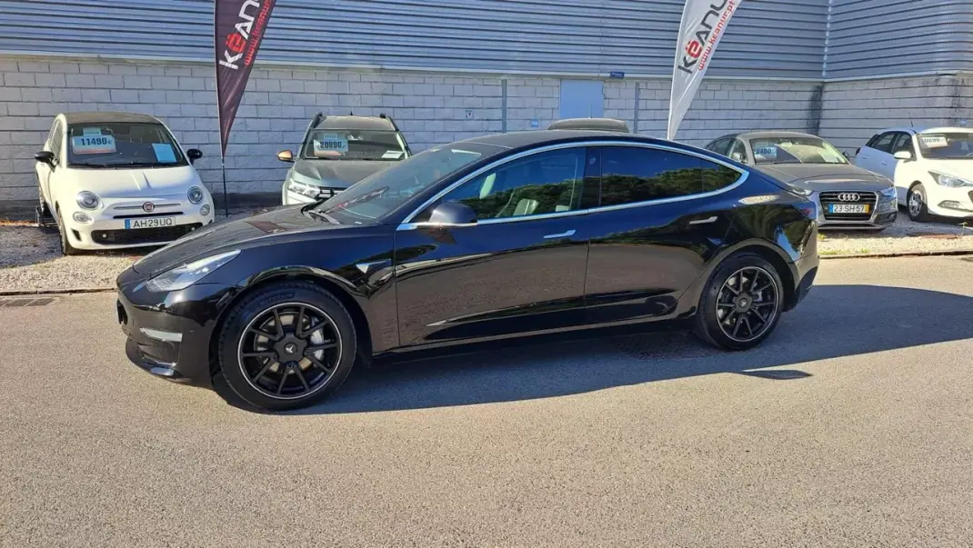 Tesla Model 3 2019 - 22500 EUR, 113000 km - AUTO.MOTO.pt - 113000km - foto 31 de 53