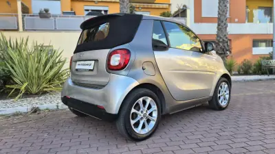 Smart Fortwo Cabrio 2017 - 12480 EUR, 84000 km - AUTO.MOTO.pt - 84000km - foto 14 de 17