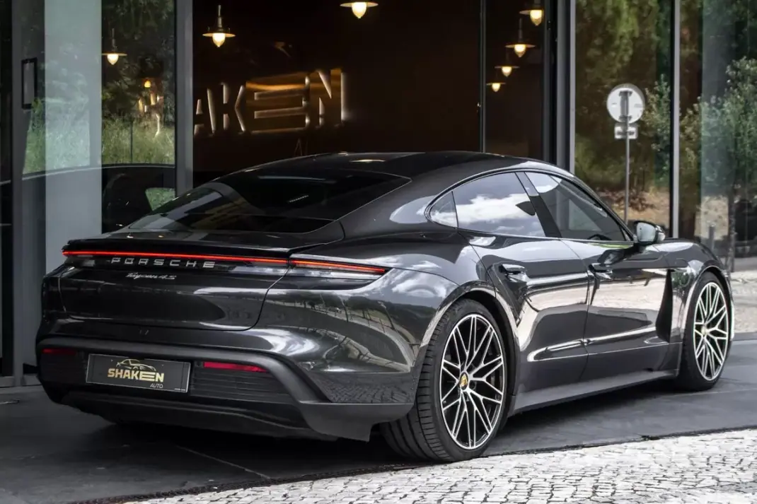 Porsche Taycan 2021 - 59890 EUR, 67644 km - AUTO.MOTO.pt - 67644km - foto 4 de 50