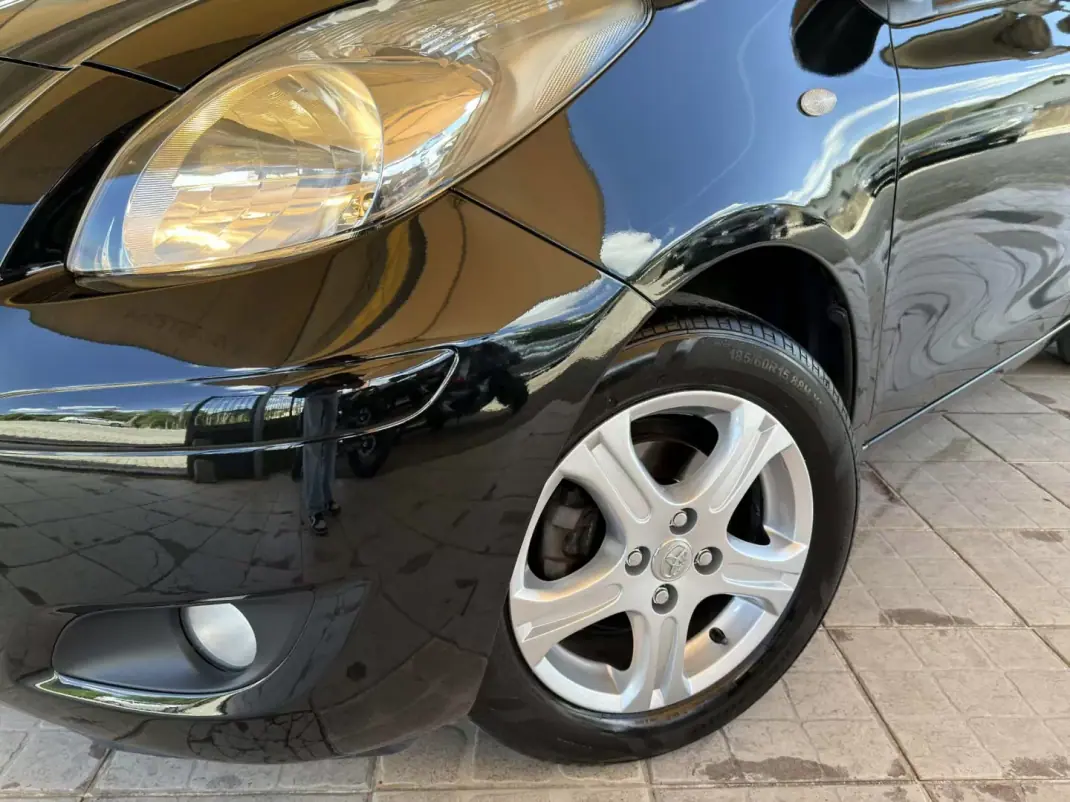 Toyota Yaris 2010 - 5500 EUR, 207295 km - AUTO.MOTO.pt - 207295km - foto 3 de 26