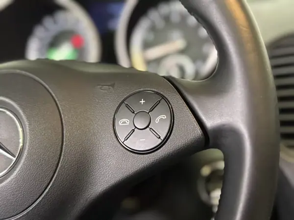 Mercedes-Benz SLK 200 2010 - 17950 EUR, 112597 km - AUTO.MOTO.pt - 112597km - foto 31 de 34