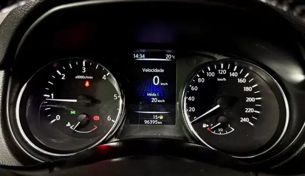 Nissan Qashqai 2015 - 13750 EUR, 96000 km - AUTO.MOTO.pt - 96000km - foto 33 de 45