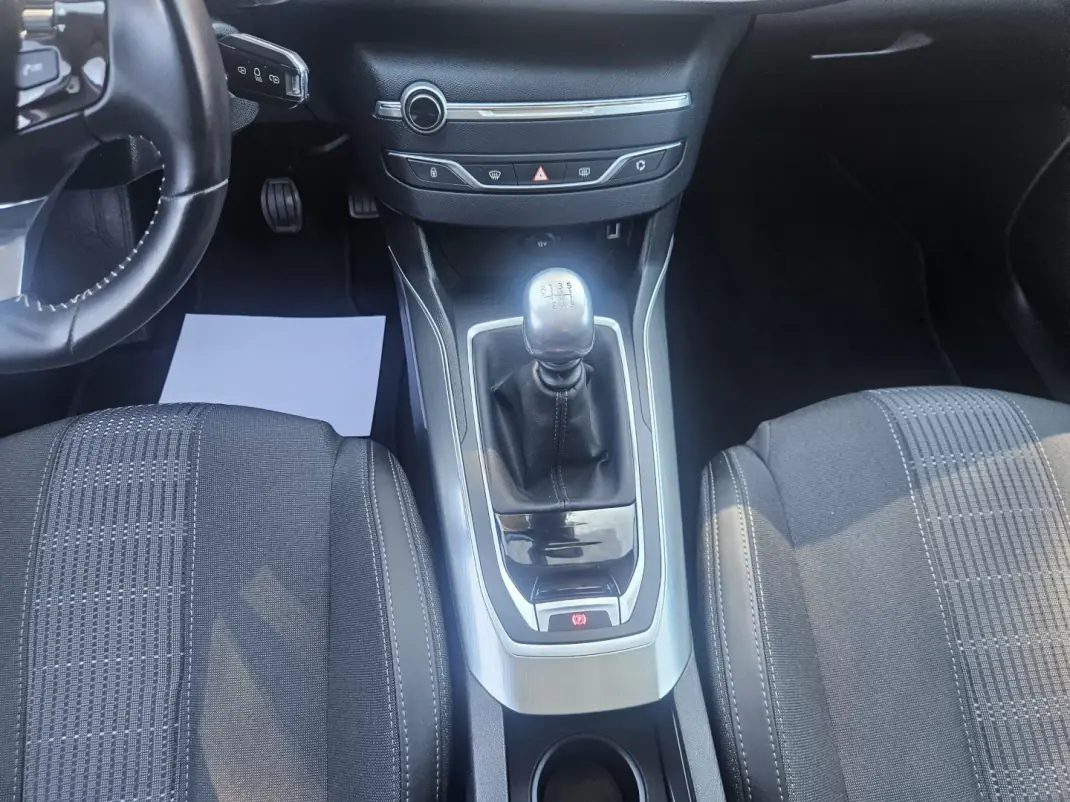Peugeot 308 2018 - 13200 EUR, 61900 km - 61900km - foto 21 de 37