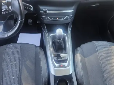 Peugeot 308 2018 - 13200 EUR, 61900 km - 61900km - foto 21 de 37