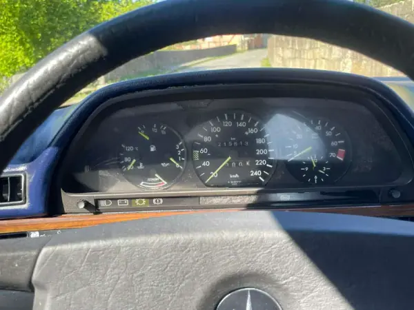 Mercedes-Benz 280 1982 - 11900 EUR, 215000 km - AUTO.MOTO.pt - 215000km - foto 13 de 23