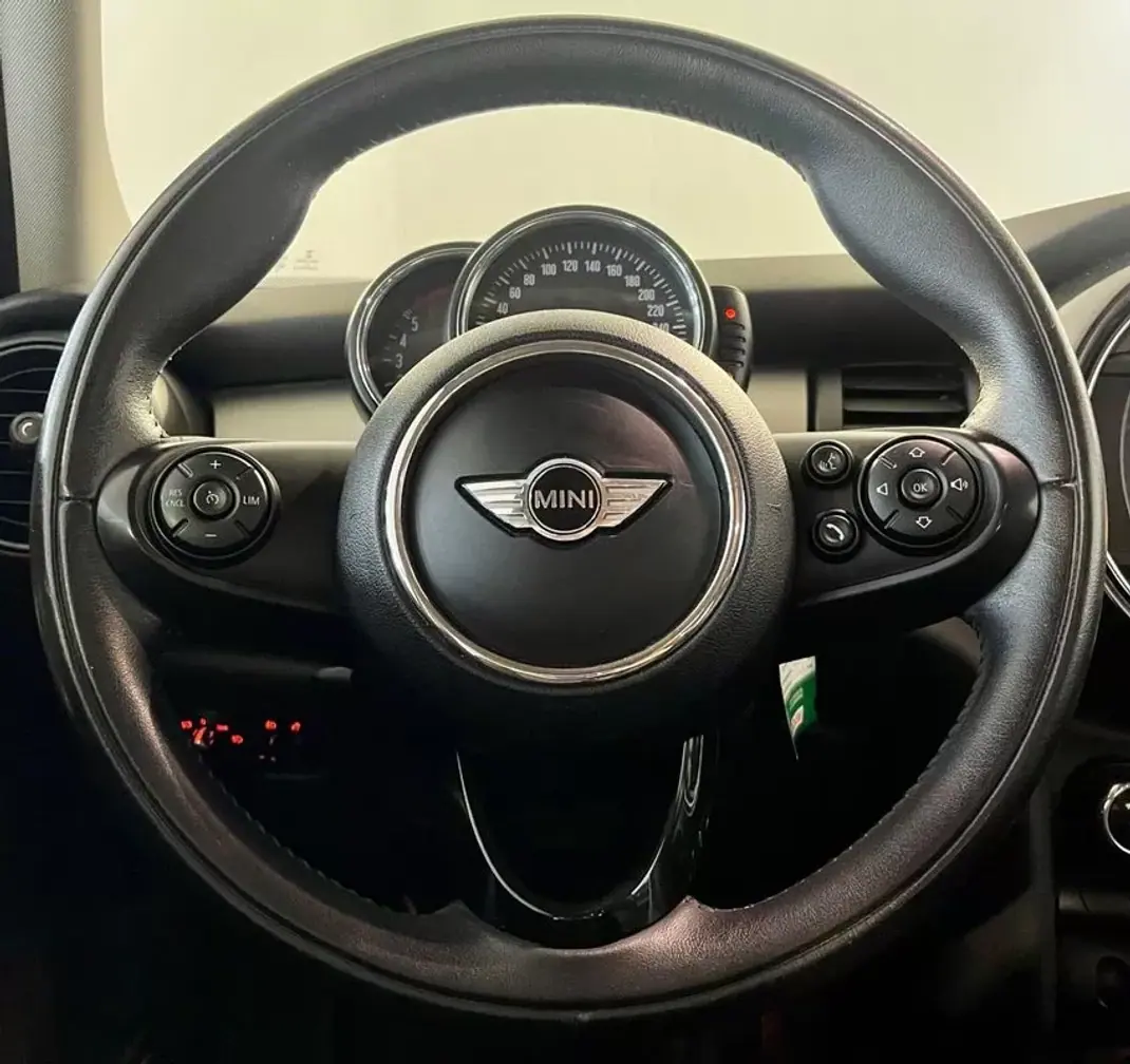 MINI 5 Portas 2016 - 12500 EUR, 146000 km - AUTO.MOTO.pt - 146000km - foto 10 de 32