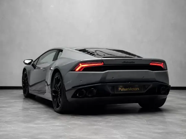 Lamborghini Huracán 2017 - 279000 EUR, 57552 km - AUTO.MOTO.pt - 57552km - foto 4 de 13