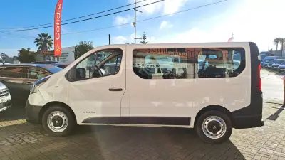 Renault Trafic Combi 1.6 DCI L1 H1 - 9 Lugares 2017 - 21900 EUR, 241154 km - AUTO.MOTO.pt - 241154km - foto 8 de 20