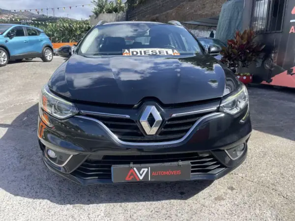 Renault Mégane Sport Tourer 2019 - 17950 EUR, 72574 km - AUTO.MOTO.pt - 72574km - foto 2 de 12