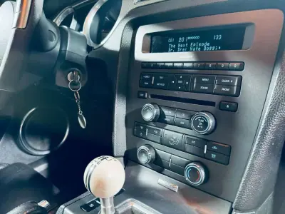 Shelby GT500 2010 - 89990 EUR, 76489 km - AUTO.MOTO.pt - 76489km - foto 43 de 47