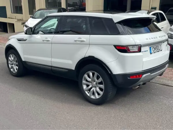 Land Rover EVOQUE 2018 — photo 2 of 9
