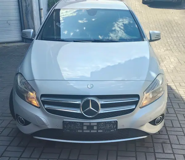 Mercedes-Benz A 180 2013 - 9990 EUR, 195000 km - AUTO.MOTO.pt - 195000km - foto 2 de 10