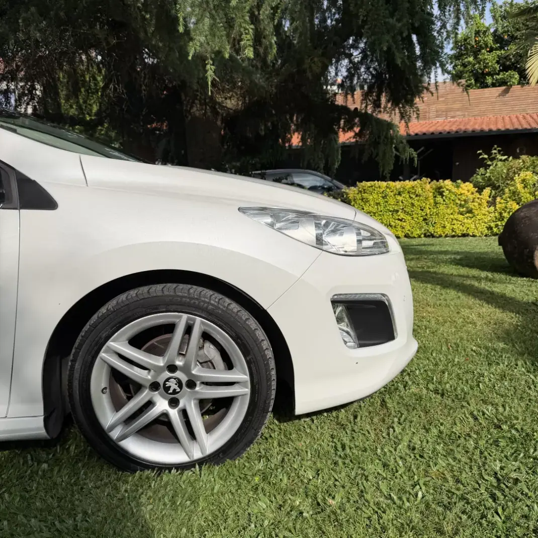 Peugeot 308 CC 2011 - 12990 EUR, 167000 km - AUTO.MOTO.pt - 167000km - foto 8 de 21