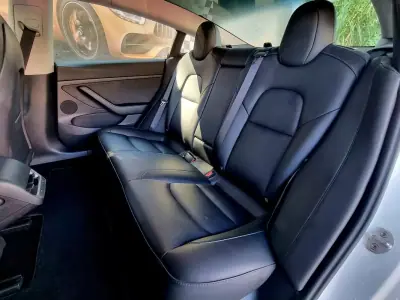 Tesla Model 3 2023 - 29250 EUR, 48000 km - AUTO.MOTO.pt - 48000km - foto 10 de 15