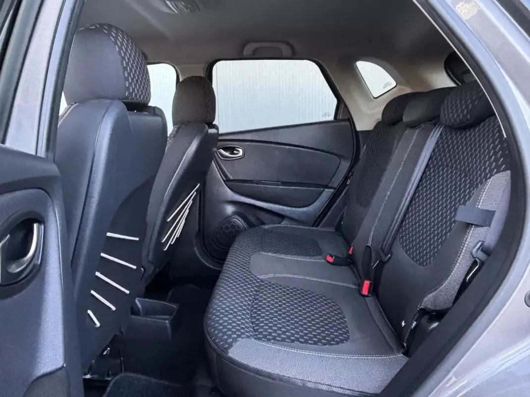 Renault Captur 2018 - 13950 EUR, 119000 km - AUTO.MOTO.pt - 119000km - foto 13 de 42