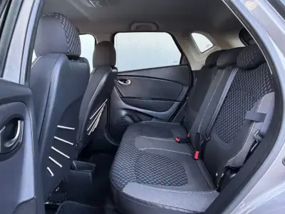 Renault Captur 2018 - 13950 EUR, 119000 km - AUTO.MOTO.pt - 119000km - foto 13 de 42