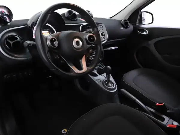 Smart ForFour 2017 - 11490 EUR, 22359 km - AUTO.MOTO.pt - 22359km - foto 13 de 48