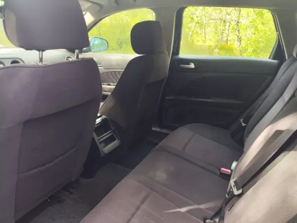 Alfa Romeo 159 Sportwagon 2010 - 7500 EUR, 267600 km - AUTO.MOTO.pt - 267600km - foto 17 de 17