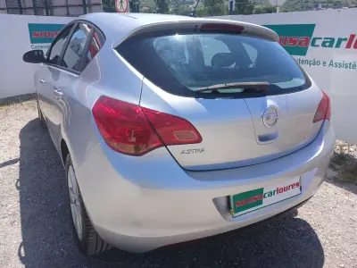 Opel Astra 2010 - 6350 EUR, 76845 km - AUTO.MOTO.pt - 76845km - foto 14 de 28
