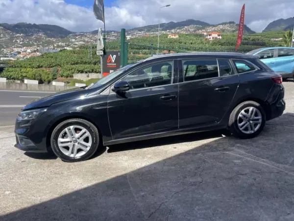 Renault Mégane Sport Tourer 2019 - 17950 EUR, 72574 km - AUTO.MOTO.pt - 72574km - foto 4 de 12