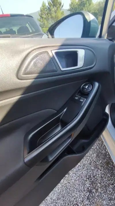 Ford Fiesta 2014 - 9798 EUR, 176798 km - AUTO.MOTO.pt - 176798km - foto 6 de 23