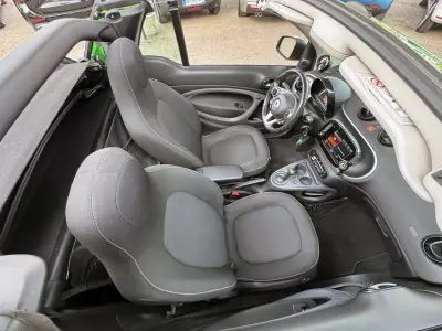 Smart Fortwo Cabrio 2019 - 12900 EUR, 58988 km - AUTO.MOTO.pt - 58988km - foto 17 de 19